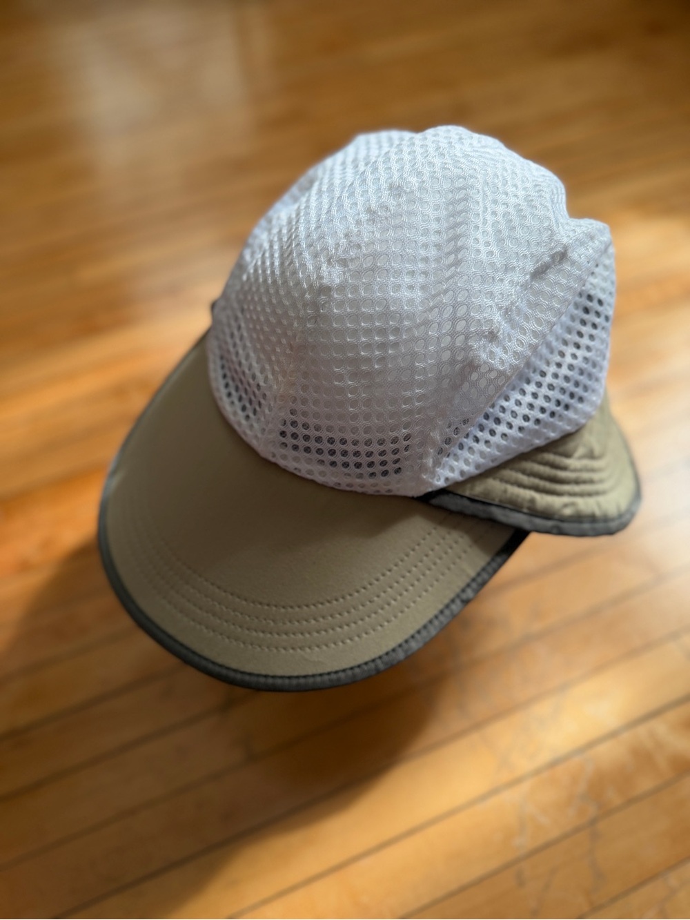 NWT Vintage 1999 Patagonia Vented Broadbill White/Khaki Hat Made in USA Sz. L